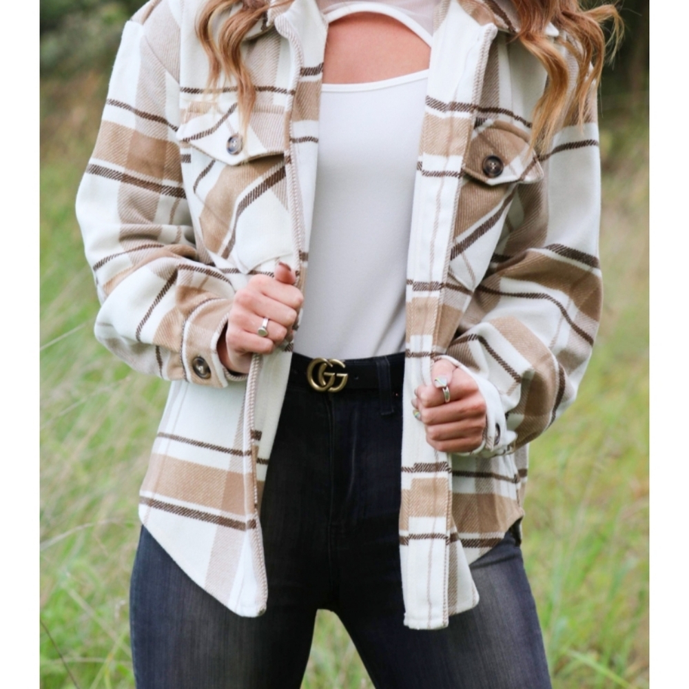 NWOT Beige and White Cozy Fall Shacket